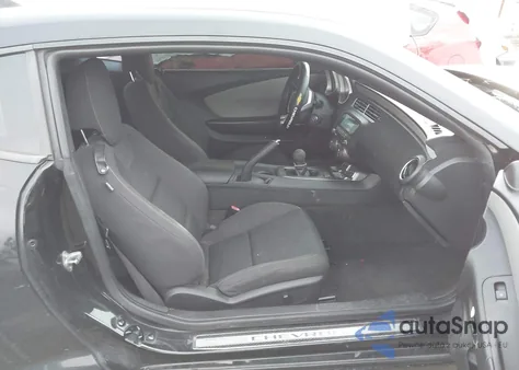 2010 Chevrolet Camaro 1Ls z USA, uszkodzony, nr VIN 2G1FE1EV6A9223570